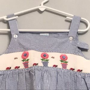 Hand smocked dress 🌸 🐞